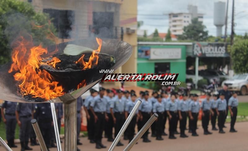 Polícia Militar do 10º Batalhão realiza solenidade em comemoração ao Dia da Bandeira Nacional